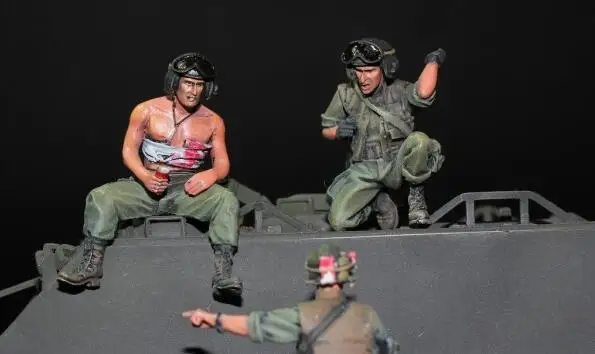 

1/35 Resin Kits US Tank Soldier 3pc/set (no include tank)