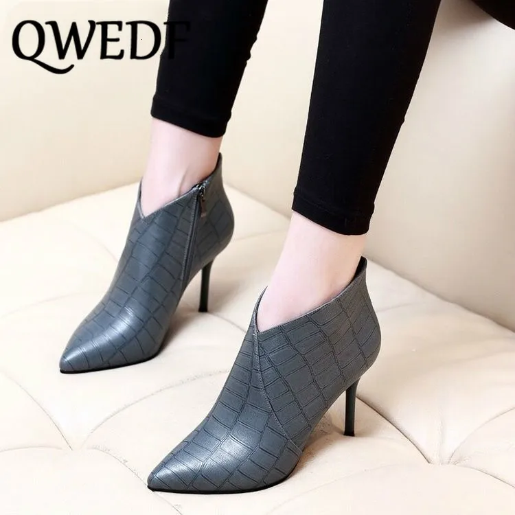

QWEDF European style contracted Tide Girl Boots Woman British Style Boots Martin Boots Autumn Winter New High-heeled Shoes MC-22