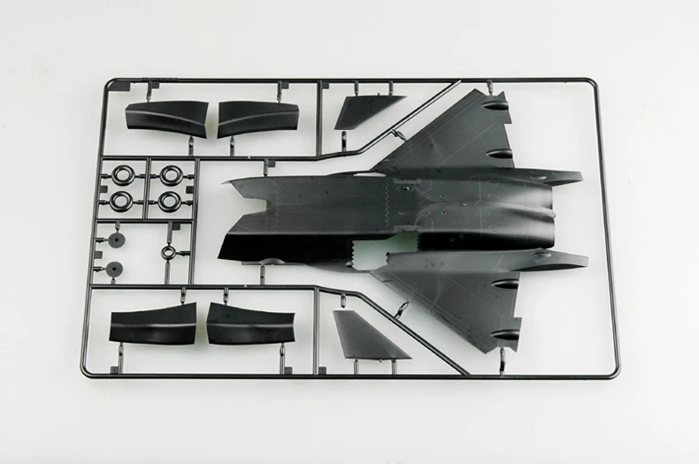 Труба 01663 1: 72 Китай J-20 истребитель сборки модели