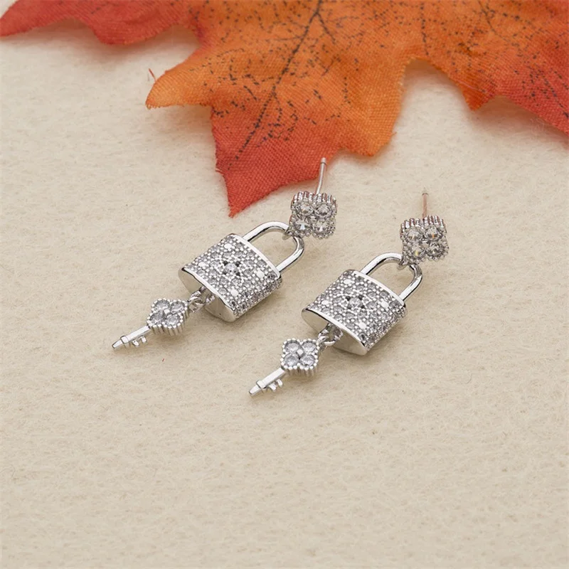 

White Copper Cubic Zirconia Creative Exquisite Lock Key Drop Earrings Women Fashion Cute Girls Simple Elegant Woman Earrings