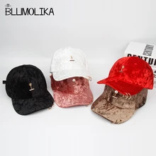 Модные стильные хип-хоп бейсболки для женщин бейсболка с железными кольцами красная черная Розовая белая цветная бархатная шапка для девочек