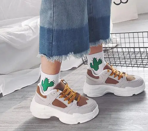 

2018 new The trend of the new super-Korean version of the fire shoes Harajuku students wild thick casual shoes.
