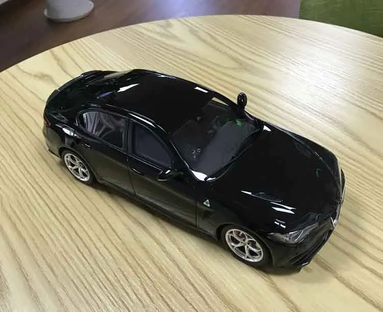 Отто высокое моделирование 1: 18 Alfa Romeo Giulia Quadrifoglio OT793 полимерная модель автомобиля - Цвет: OT793