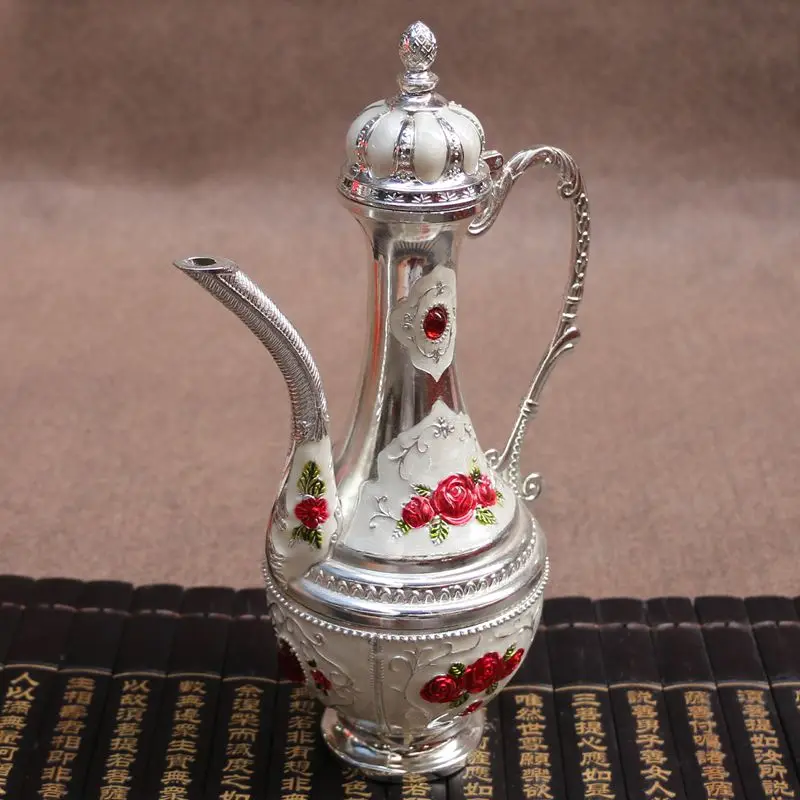 Банк вина, серебряный горшок, вина чашки, сплав, шесть чашек, домашний интерьер