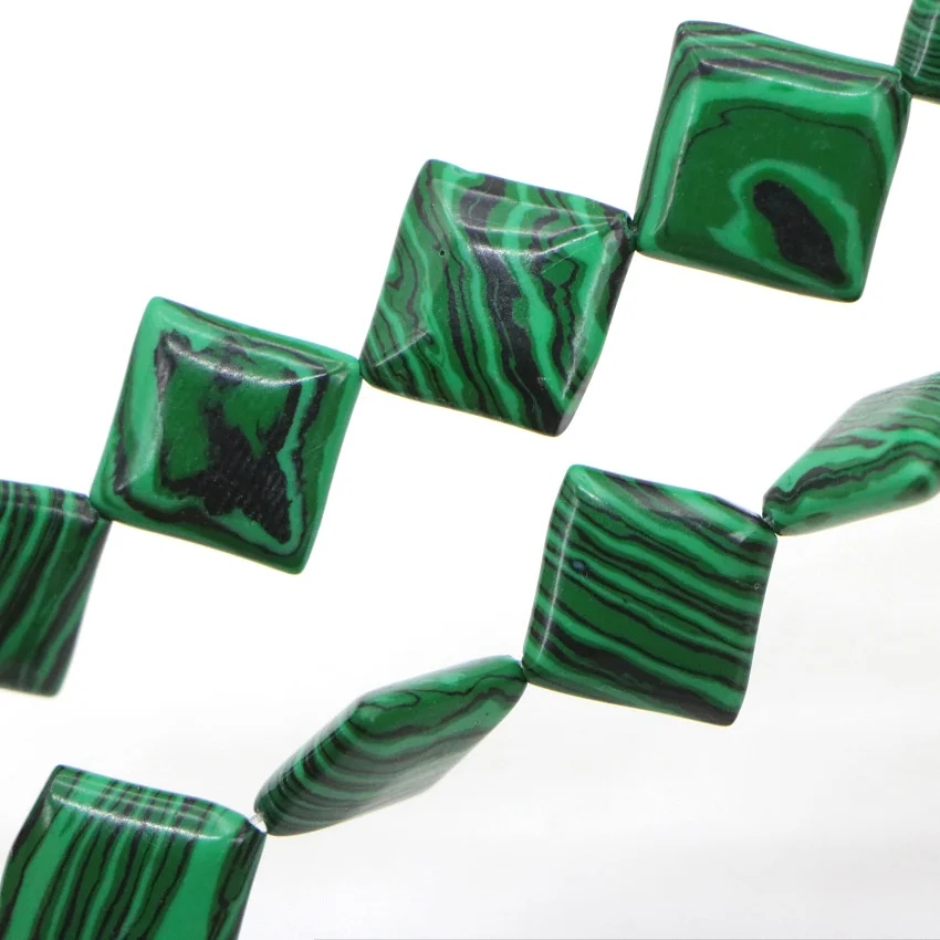 Squared diagonal pine stone beads (18)