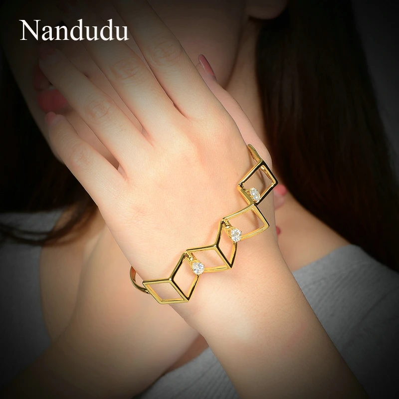Nandudu распродажа полые Geo дизайн ладони браслет кристалл рука манжеты браслет с украшениями в форме ладони золотистого цвета женский ювелирные изделия подарок R929