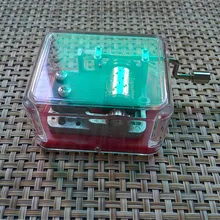 Красной подошвой ручной коленчатого музыкальная шкатулка настройтесь унесенные призраками прозрачный акриловый музыкальный подарок