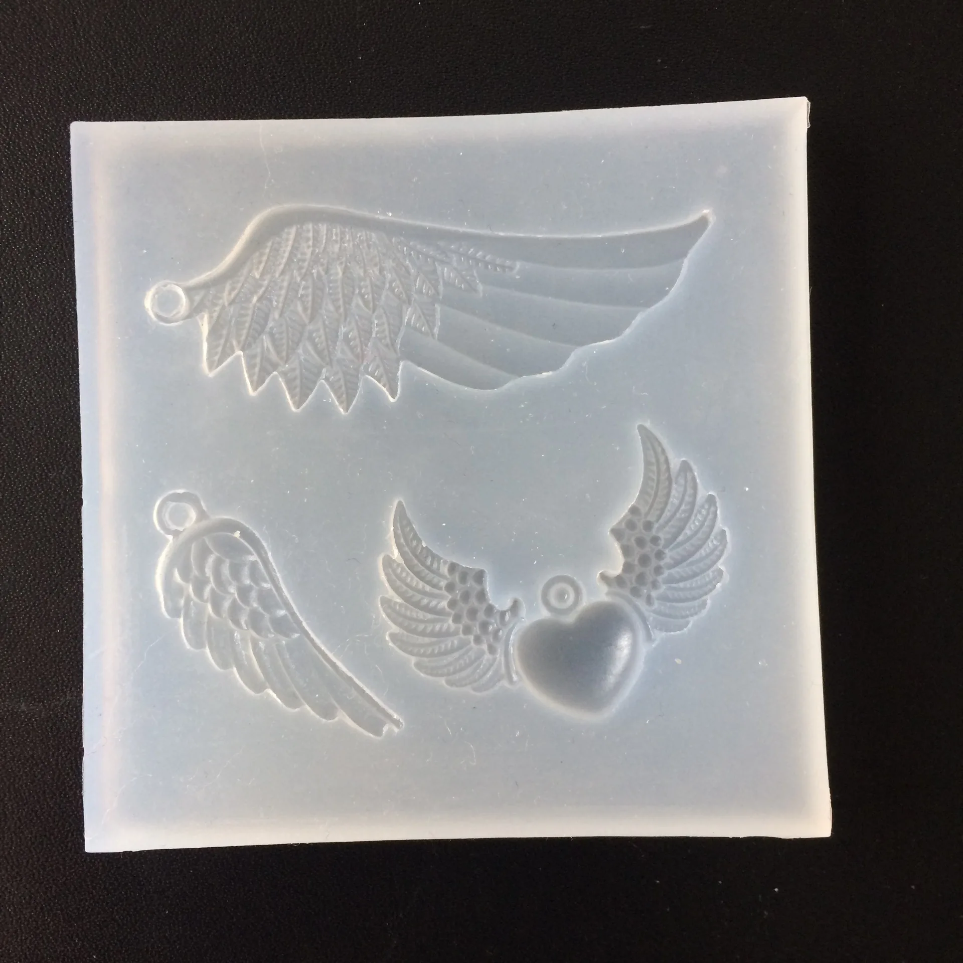 

Crystal drops of gel UV glue clay wings of the angel wings pendants silicone mold