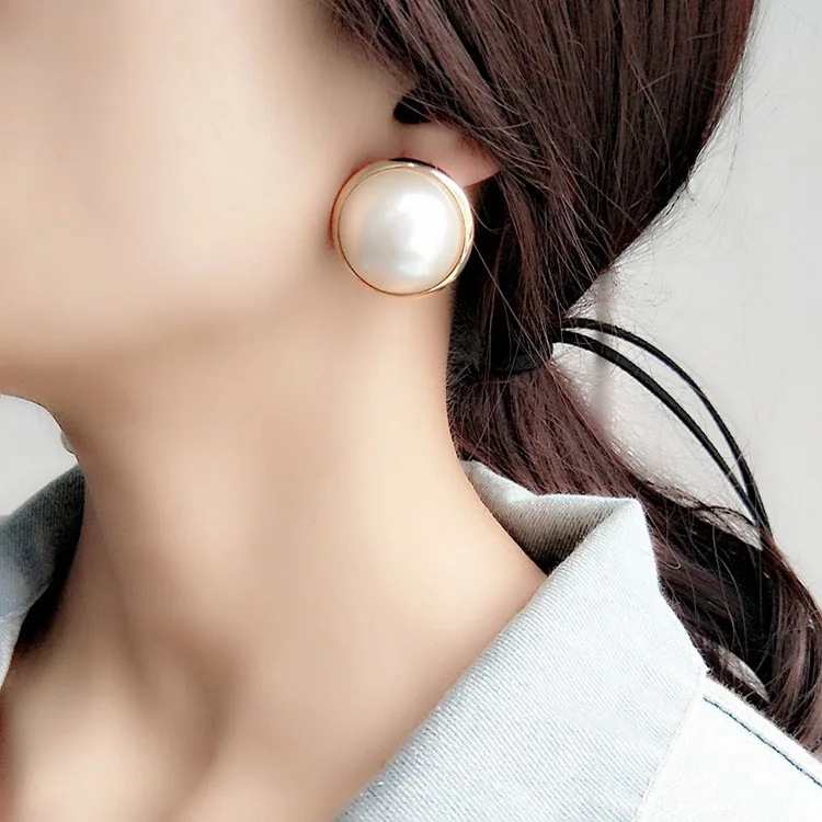 

WKOUD EAM Jewelry / 2019 New Fashion Large Round Button With Imitation Pearl Stud Earrings Women's Accessories S#R90700