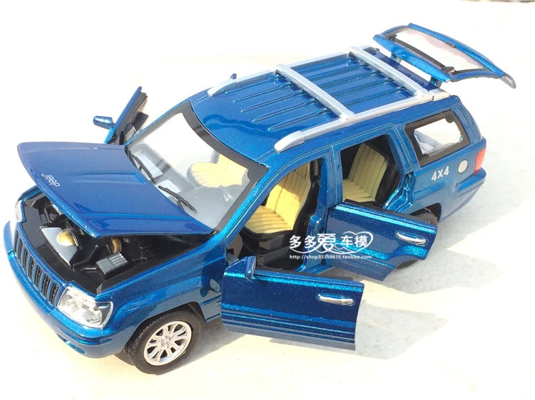 1/32 масштаб литой джип Grand Cherokee Реплика модель игрушки для мальчиков автомобиль с 6 с открывающимися дверцами функция оттягивания музыкальный светильник в подарок