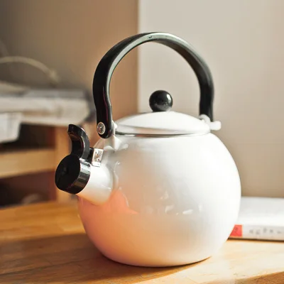 Утолщенный эмалированный свисток шар под названием горшок Газовая электромагнитная плита горящая вода горшок свистящий чайник Чайник Чайная урна 1.4л - Цвет: Белый
