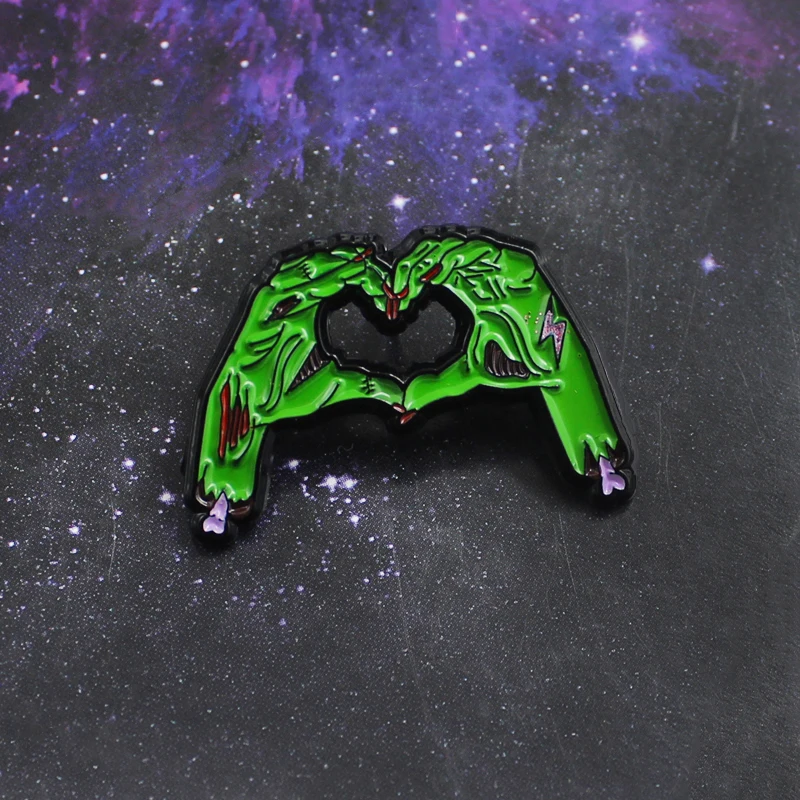 

Green Skeleton Hand form Heart Brooch Gothic Devil Wack Hand Bone with Love Enamel Pin Leather Lapel Badge Couple Halloween Gift