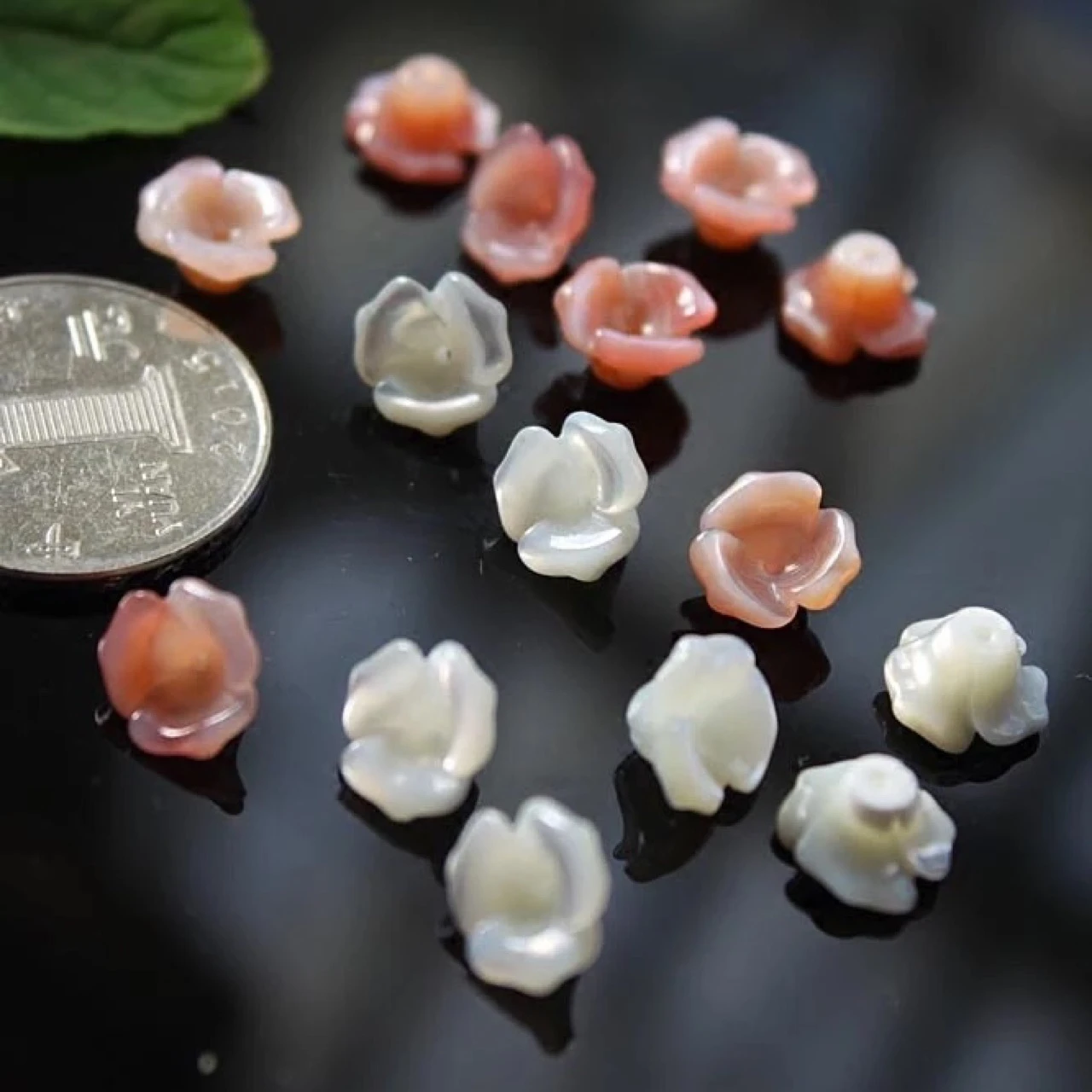 

10pc 10mm Sea Shell Flower Carved Natural Mother Of Pearl Shell Beads DIY Findings Loose Bead For Jewelry Making DYL0009