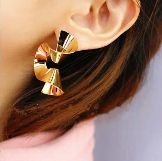 

New New Arrival Gold Color Alloy Bending Shape Stud Earrings Punk Big Statement Earrings Jewelry for Women High Quality