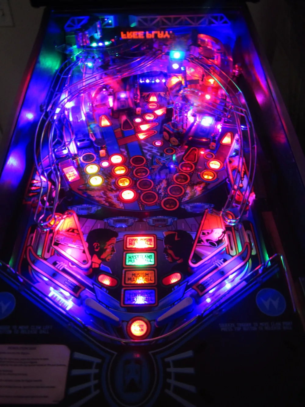 Playing the pinball machine (1)
