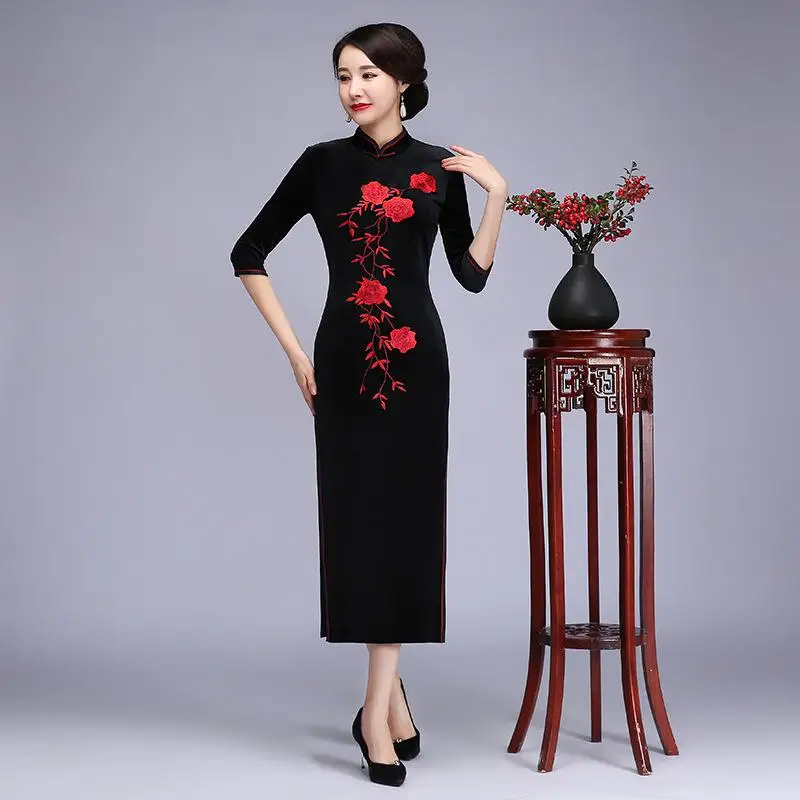 Весенние женские бархатные Qipao элегантные цветочные Чонсам с коротким рукавом Традиционный Мандариновый воротник с высоким разрезом тонкое платье вечерние платья - Цвет: Черный