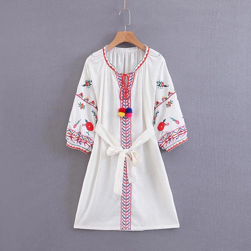 

QZ612 Women O Neck Elegant Floral Embroidery With Waistband Bohemia Cotton And Linen Dress Mini Ethinc Vestidos