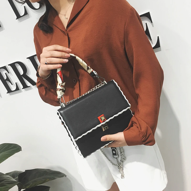 

The new spring and summer 2017 small scarf Korean chain rivet shoulder messenger bag
