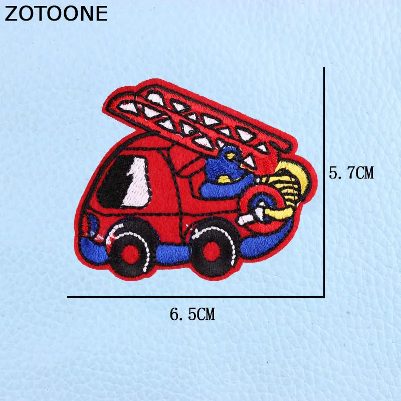 ZOTOONE/крутые нашивки с мультипликационным автомобилем для детей, железная аппликация, нашивки с вышивкой, одежда в стиле панк, значки на заказ для мальчиков E - Цвет: Сиренево-синего цвета