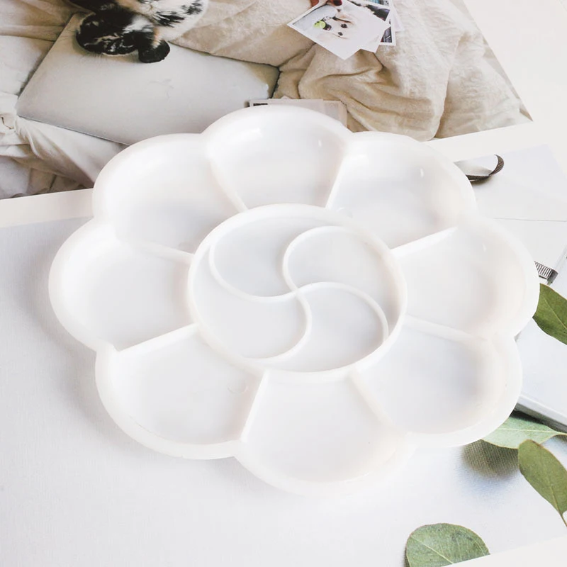 

2pcs 11.8cm Palettes Plum-shaped Small Plate Palette DIY Painting Palette Plastic White Painting Accessories