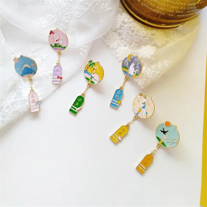 

2019 fashion cute alloy wind chime illustration cartoon small fresh drop uranium clothes pins brooch