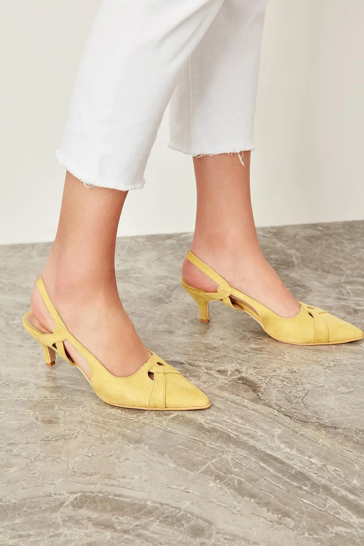 

Trendyol Yellow Suede Women 'S Heels Shoes TAKSS19EE0028