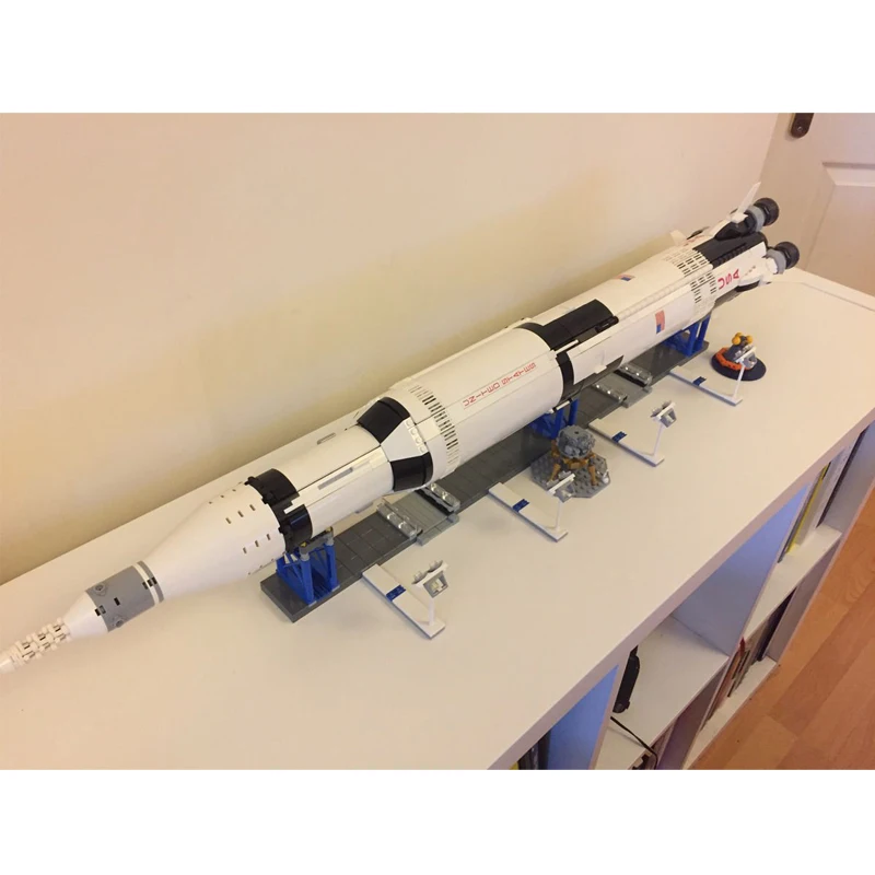 

Lepin 37003 1969Pcs Creative Series The Apollo Saturn V Launch Vehicle Set Children Educational Building Blocks Bricks Toy