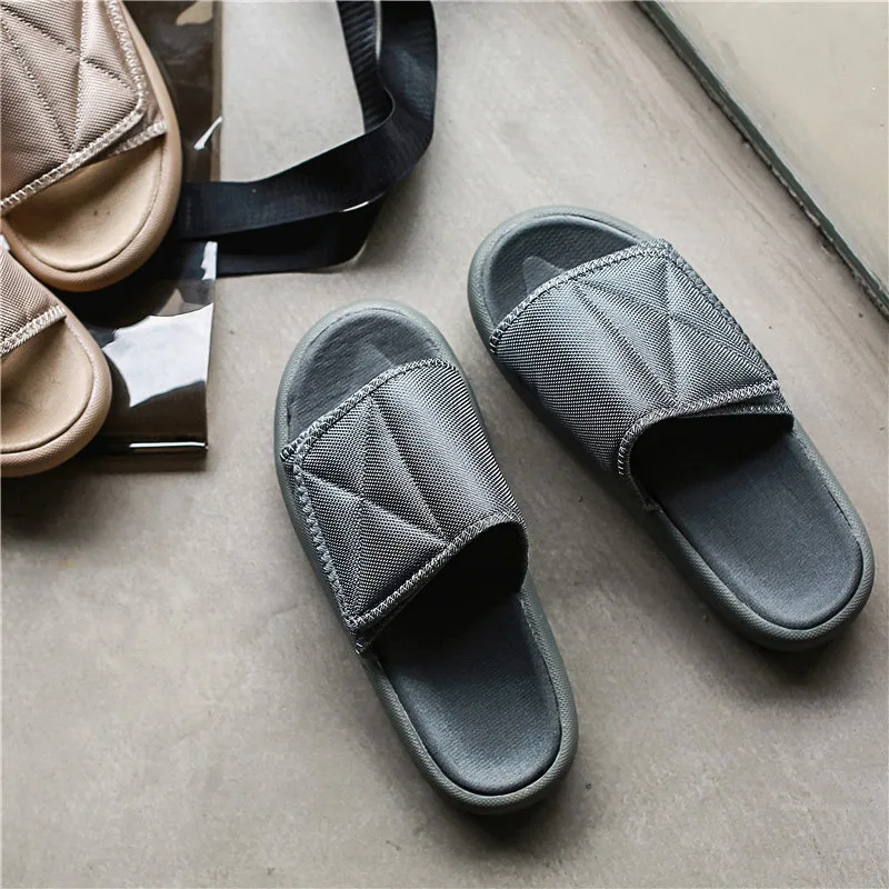 

Men chunky Slippers 2019 Summer Mens Shoes Casual Breathable Beach Sandals kanye west Black gray Flip Flops Men Slides Flat