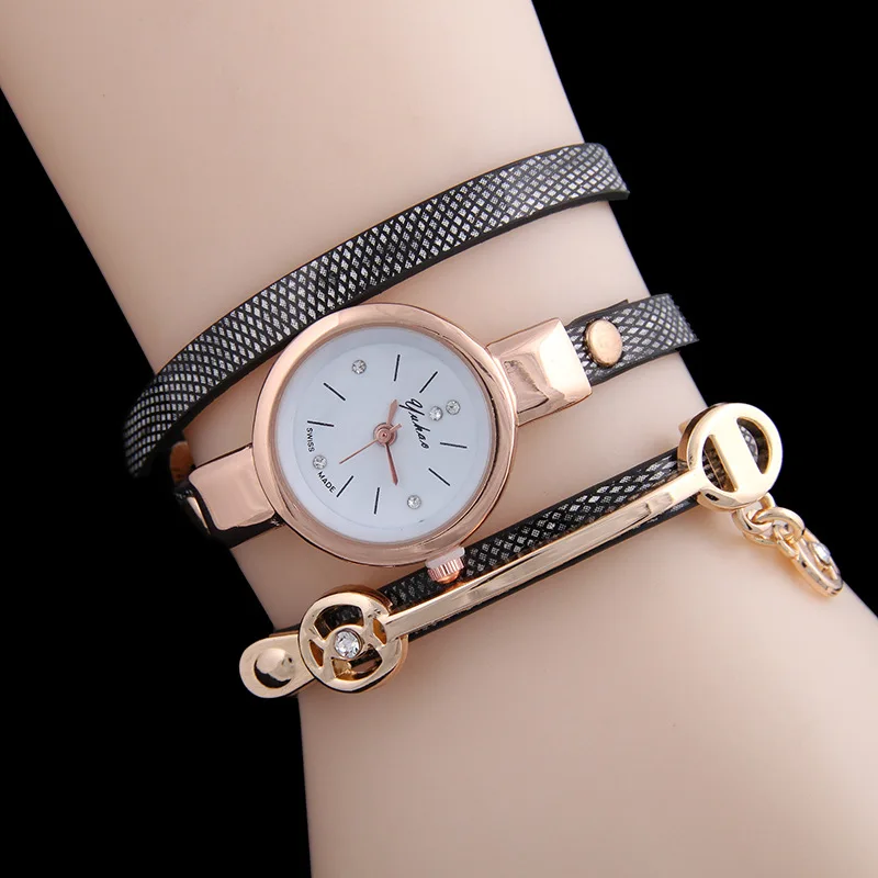 Для женщин кожаный браслет часы Gold Case кварцевые часы для Для женщин наручные часы стиль дамы Повседневное со стразами наручные часы! AC032 - Цвет: Черный