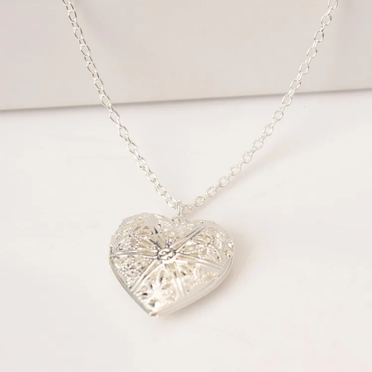 

Love necklace can be opened small photos of Korean hollow out heart - shaped shape of peach necklace wholesale