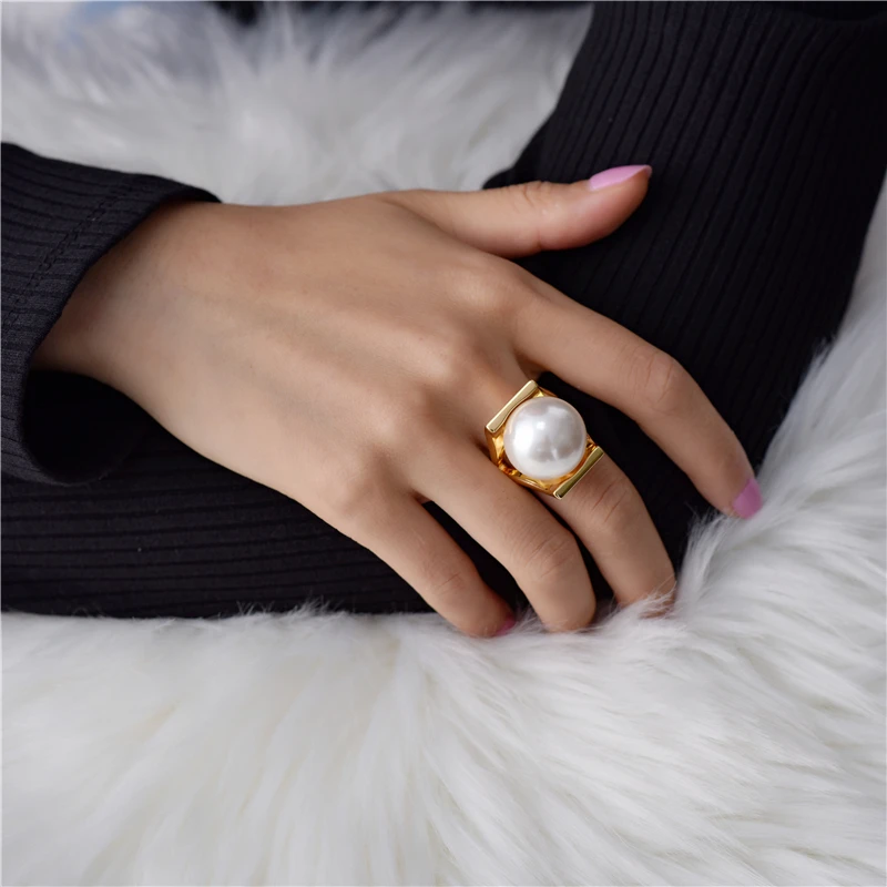 

Imitation Pearls Personality Gold Color Metal Hollow Exaggeration Design Finger Rings for Women Girls Party Jewelry Gift 9 order