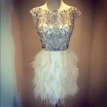 Dressgirl Luxuriöse Cocktailkleider 2017 Mantel Kappen-hülsen Wulstige Kristalle Feder Short Mini Homecoming Kleider