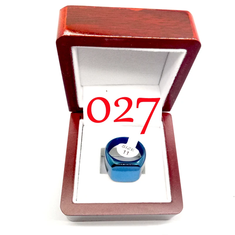 

#027 1967 ring with display box