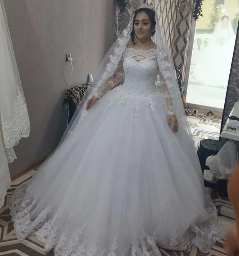 New-Design-2017-Long-Wedding-Dress-Boat-Neck-Long-Sleeves-Ball-Gown-Appliques-Tulle-Lace-Chapel