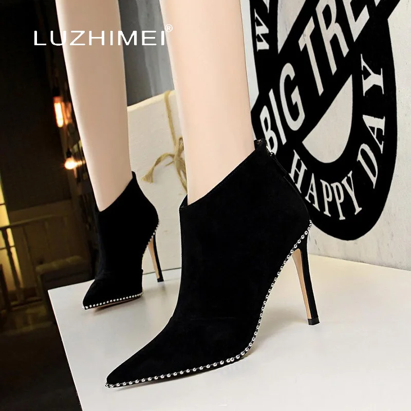 

Lixiang New Fashion Black Pointed Toe Fashion Ankle Boots Women Sexy Night Club Shimmy Thin High Heel Rivet Boots Women Shoes