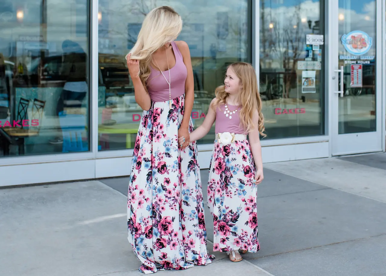 Платья для мамы и дочки одинаковые комплекты для семьи «Мама и я» летние модные богемные длинные платья с принтом Одежда для мамы и детей