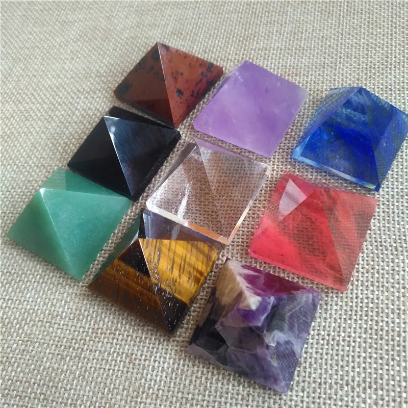 (3cm) QUARTZ CRYSTAL pyramid