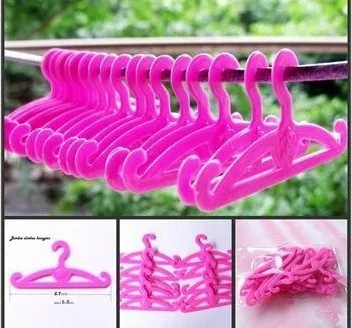 100Pcs lot Free Shipping Dolls Dress Hangers for 1 6 Dolls and Other Dolls 2 Designs