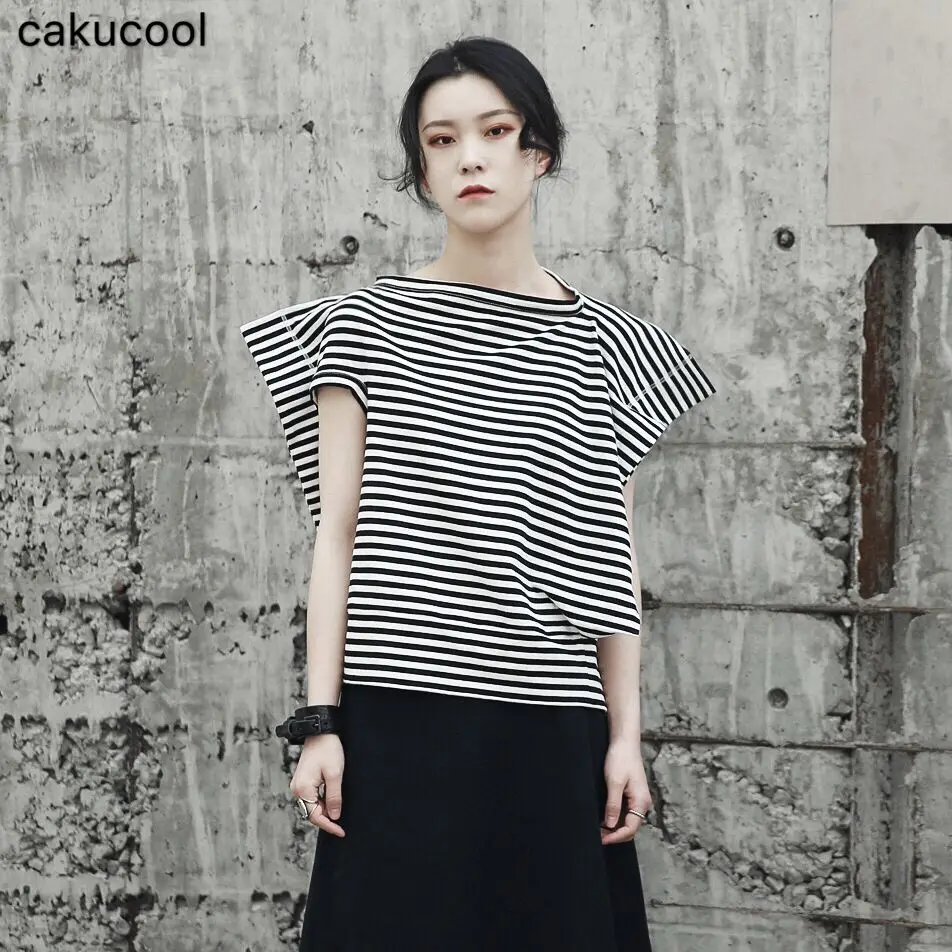 

Cakucool New Summer Asymmetric Designer Tshirt Women Short Sleeve Striped Crop Top Casual Brief Novelty Tee Tops t shirt Femme