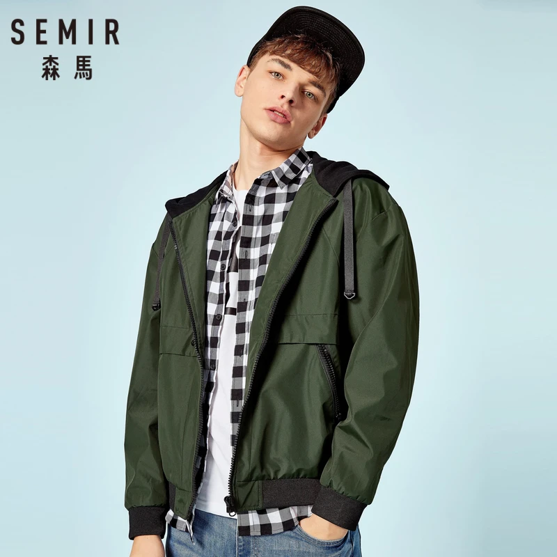 

SEMIR Men Hooded Jacket with Full-Zip Men's Outdoor Jacket with Drawstring Hood Windbreaker with Zip Pocket in Silky Polyester