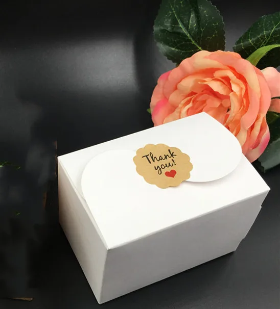 30 шт кубовидная бумажная коробка для прополки конфет торт кекс Шоколадный подарок картонные коробки для хранения подарочная упаковка коробка с наклейками - Цвет: Белый