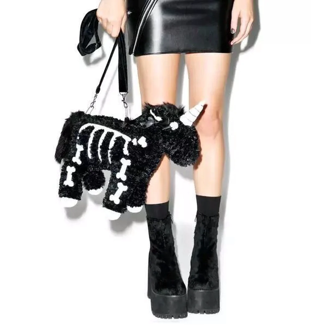 2018 New Winter Women's Bag Punk Fashion Unicorn Bone Crossbody Bag Single Shoulder Bag Black Pink Fur Soft Bag Cute цена 2018 New Winter Women's Bag Punk Fashion Unicorn Bone Crossbody Bag Single Shoulder Bag Black Pink Fur Soft Bag Cute цены онлайн