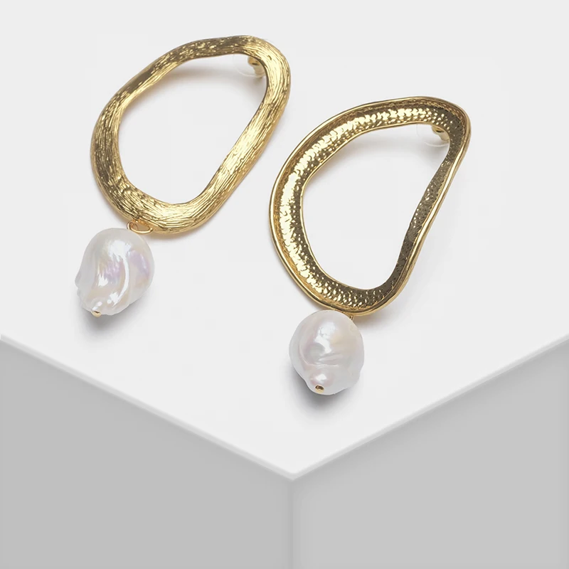 

Amorita boutique Irregular asymmetric hollow design pearl drop earrings