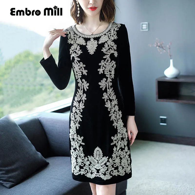 

Chinese traditional clothing women Black velvet dress winter vintage floral embroidery elegant lady beautiful party dress M-4XL