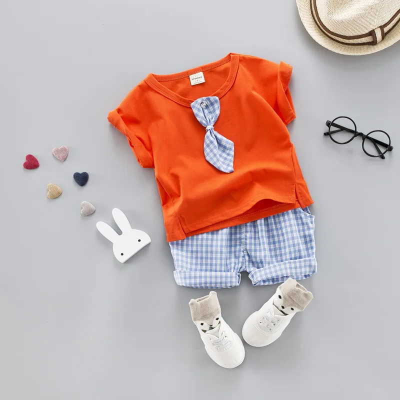 Комплект летней одежды с галстуком для маленьких мальчиков, новинка года, Милая футболка и клетчатые шорты Одежда для детей рубашка с короткими рукавами костюм для мальчиков