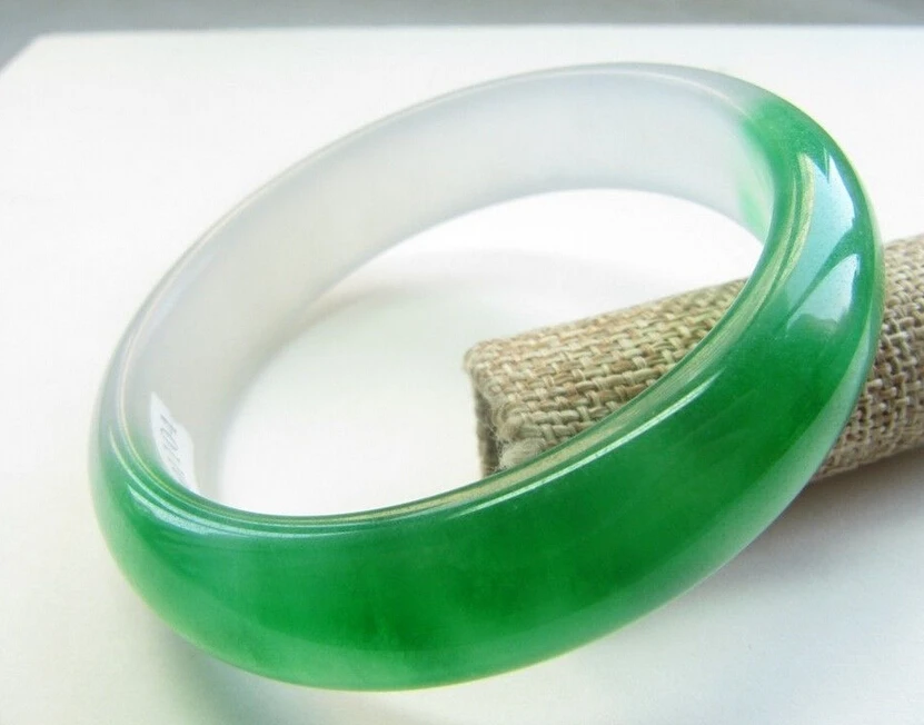 

Free shipping 2374 FINE Chinese Half Green Smooth Bangle