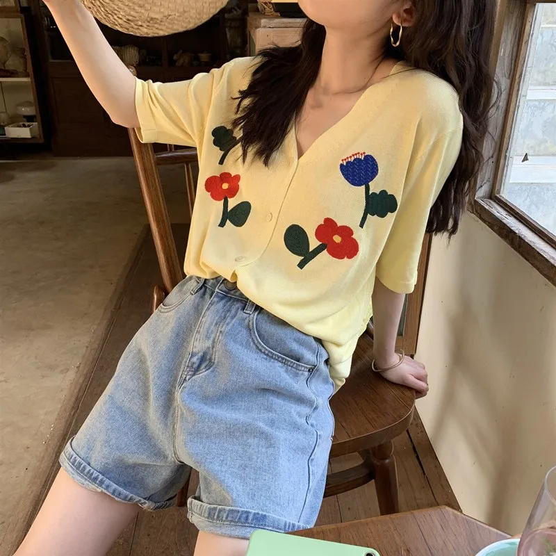 

2019 Cute Floral Embroidery V Neck Short Sleeve Knitted Sweater Tops Casual Yellow Thin Knitwear Women Summer Cardigan
