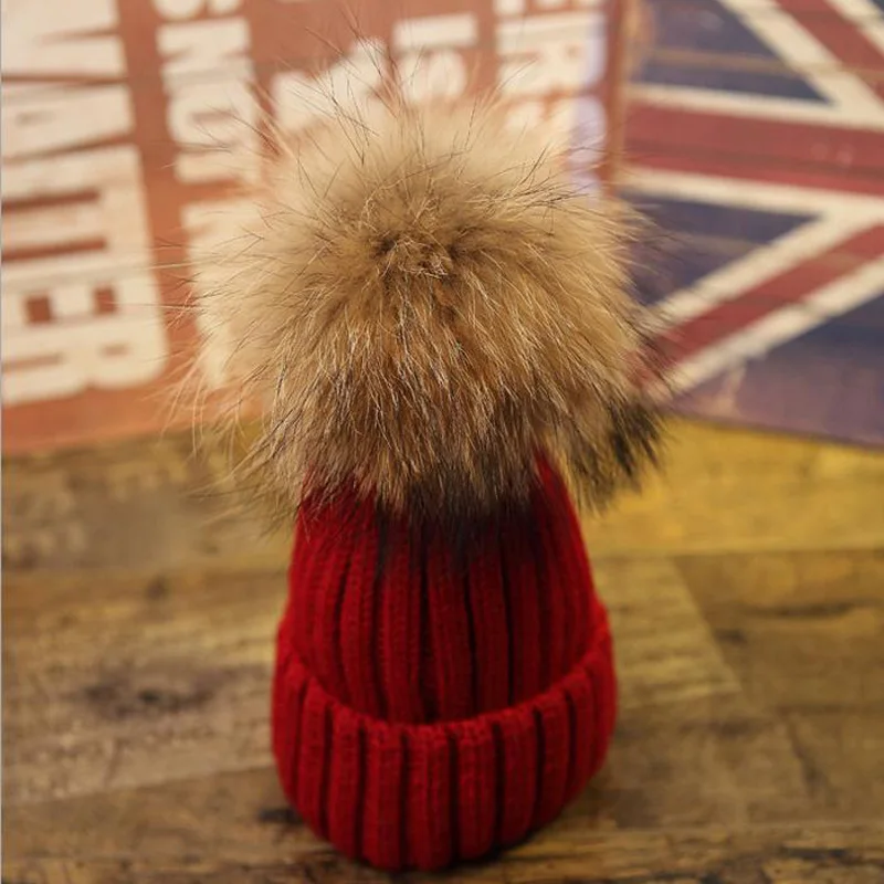 JOYHOPY детская шапка 15 см настоящий шарик из меха енота шапка детская зимняя шапки для девочек мальчиков зимние шапки - Цвет: red
