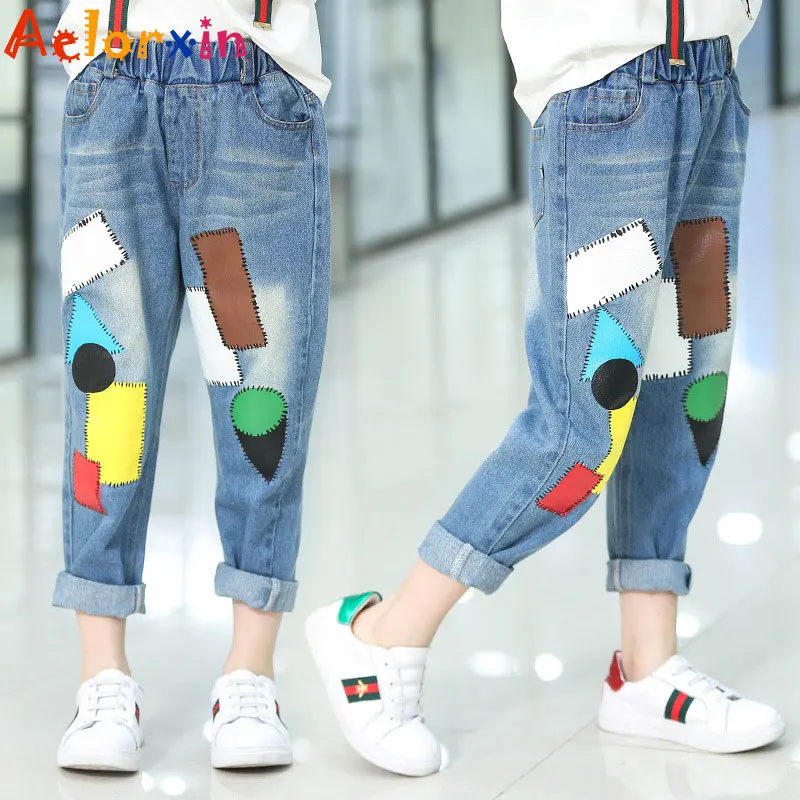Kinder Jeans Hosen mit Streifen auf den Seiten Kinder Jeans Hosen mit Streifen auf den Seiten