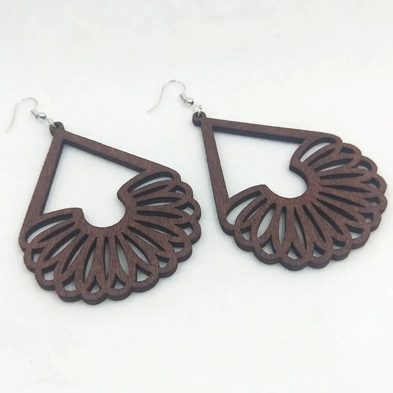 

Qiaohe 1 Pair Good Quality Wood Earrings Organic brown Hollow African Woman Wooden Brincos Pendant 5.5*7.6cm/2.2*3'' E353